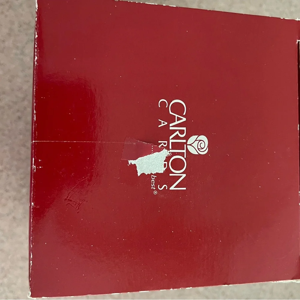 Elvis Hallmark Ornament 2002 - Picture 4 of 10